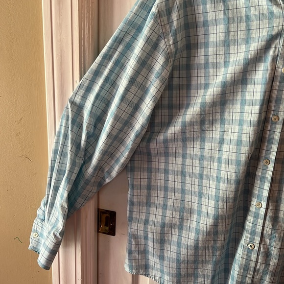 Men’s IZOD Button Down Shirt - Picture 4 of 6